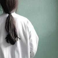 ��¶����ͷ��Ů�����屳ӰС����