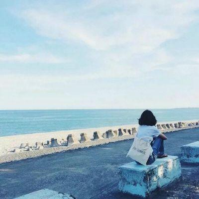 ��¶����ͷ��Ů�����屳ӰС����