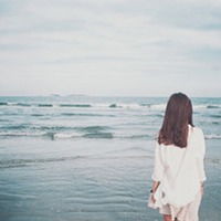 ��¶����ͷ��Ů�����屳ӰС����