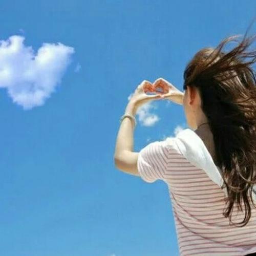 ��¶����ͷ��Ů�����屳ӰС����