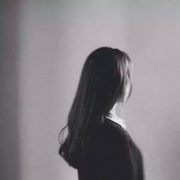 ��¶����ͷ��Ů�����屳ӰС����