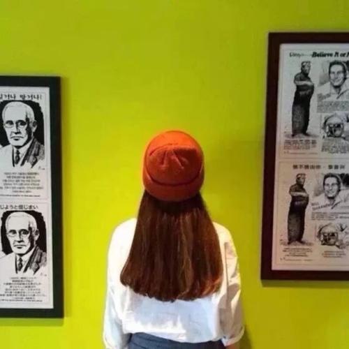 ��¶����ͷ��Ů�����屳ӰС����