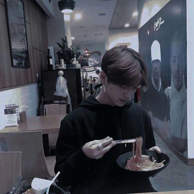 ����˧����ͷ�����ߺ󣬰������