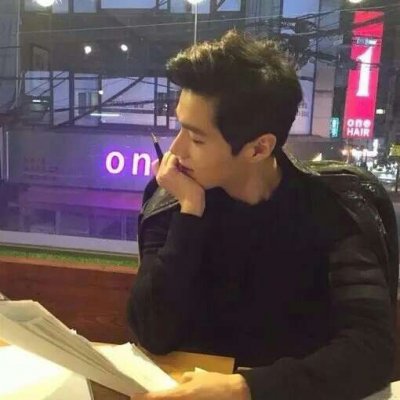 ����˧����ͷ�����ߺ󣬰������