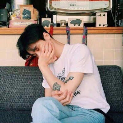 ����˧����ͷ�����ߺ󣬰������