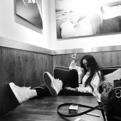 �ڰ�Ůͷ�����������