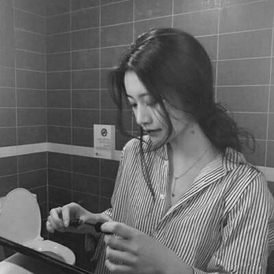 �ڰ�Ůͷ�����������