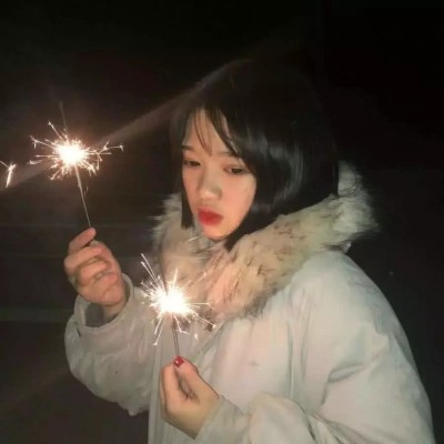 С����ʫ��Ĺ���ͷ��