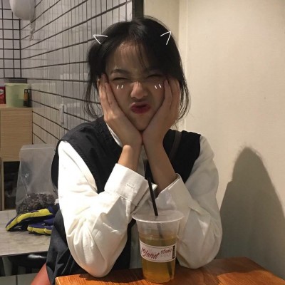 С����ʫ��Ĺ���ͷ��