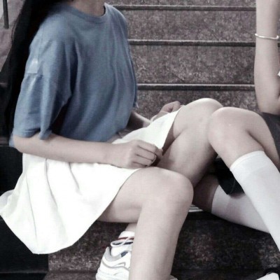 С����ʫ��Ĺ���ͷ��