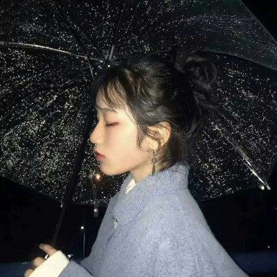 С����ʫ��Ĺ���ͷ��