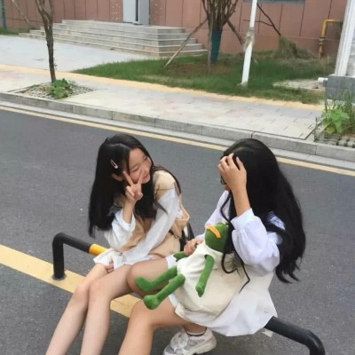 С����ʫ��Ĺ���ͷ��