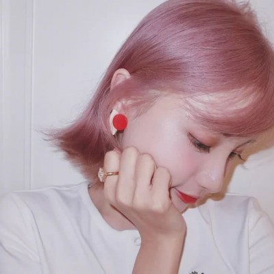 С����ʫ��Ĺ���ͷ��