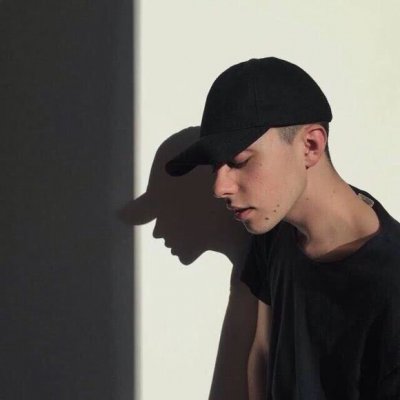 �ſ�˧������ͷ��һ��