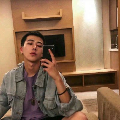 �ſ�˧������ͷ��һ��