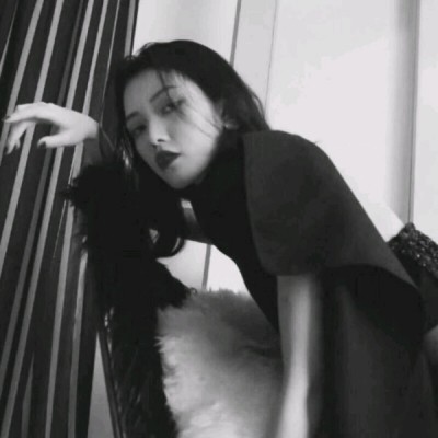 �ڰװ���ȫ����Ů��ͷ��