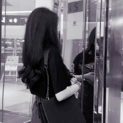 �ڰװ���ȫ����Ů��ͷ��