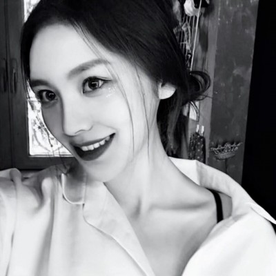 �ڰװ���ȫ����Ů��ͷ��