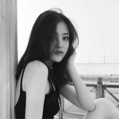 �ڰװ���ȫ����Ů��ͷ��