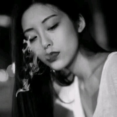 �ڰװ���ȫ����Ů��ͷ��