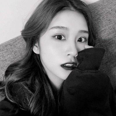 �ڰװ���ȫ����Ů��ͷ��