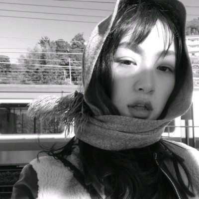 �ڰװ���ȫ����Ů��ͷ��