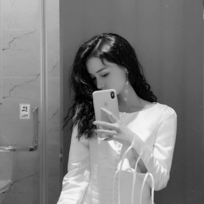 �ڰװ���ȫ����Ů��ͷ��