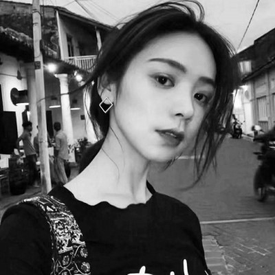 �ڰװ���ȫ����Ů��ͷ��