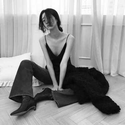 �ڰװ���ȫ����Ů��ͷ��