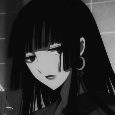 �������Ů���ڰ״�ͼ