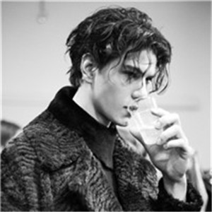 ��ɫ���ÿ���˧��ͷ�� �΢���Ǹ���