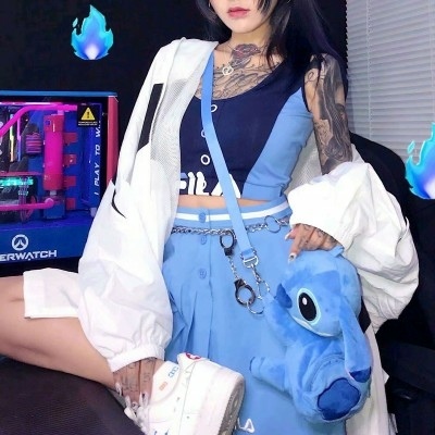 Ů��˧������ɫ�ĸ����ſ�ͷ��