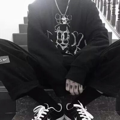 �˸���ͷ�ڰ�ͷ��