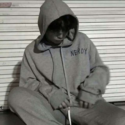 �˸���ͷ�ڰ�ͷ��