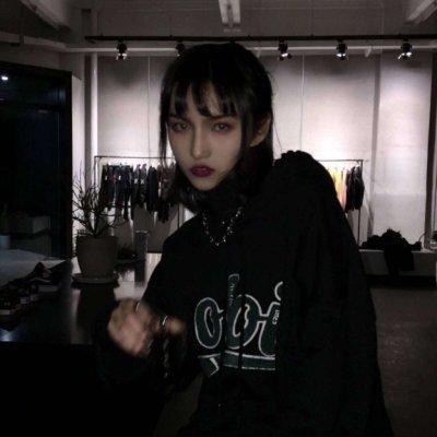 �ڰ�����ܰ�����Ů��ͷ��