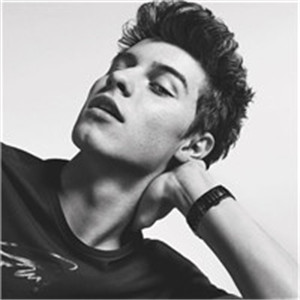 ��ɫ�⾳�ÿ���˧��ͷ�� �΢���Ǹ���