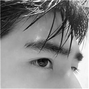 ��ɫ�⾳�ÿ���˧��ͷ�� �΢���Ǹ���