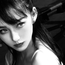 լ��Ů�������ɰ�����ͷ�����¸�����һ��