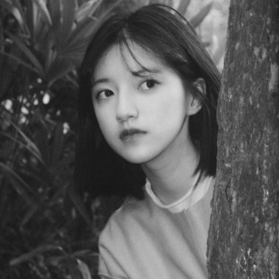 ���������ʵ�Ů���ڰ�ͷ�� ������ﲻȱ��