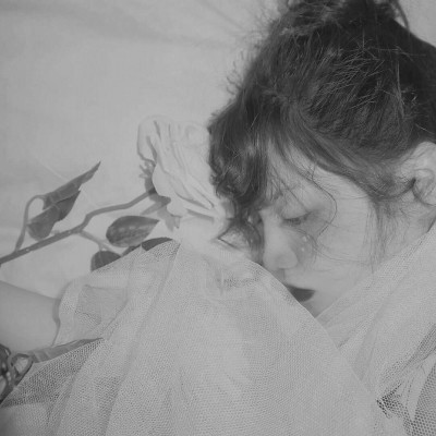 ���������ʵ�Ů���ڰ�ͷ�� ������ﲻȱ��