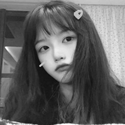 ���������ʵ�Ů���ڰ�ͷ�� ������ﲻȱ��