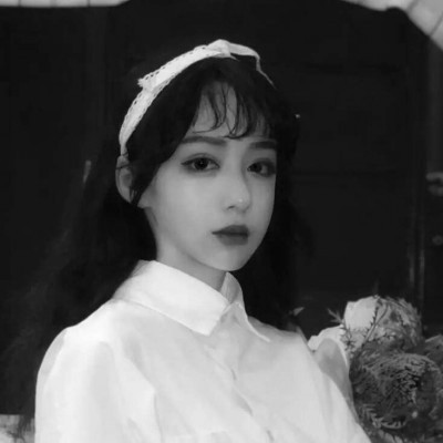 ���������ʵ�Ů���ڰ�ͷ�� ������ﲻȱ��