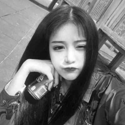 ���������ʵ�Ů���ڰ�ͷ�� ������ﲻȱ��