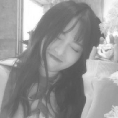 ���������ʵ�Ů���ڰ�ͷ�� ������ﲻȱ��