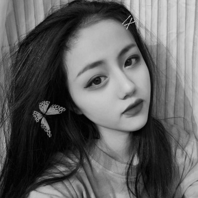 ���������ʵ�Ů���ڰ�ͷ�� ������ﲻȱ��