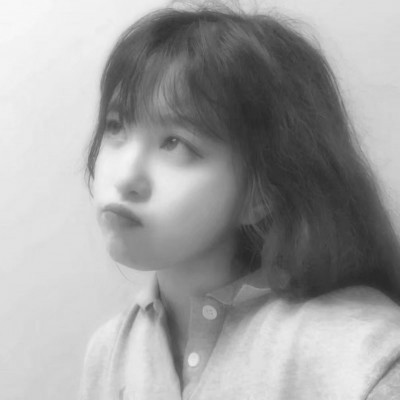 ���������ʵ�Ů���ڰ�ͷ�� ������ﲻȱ��