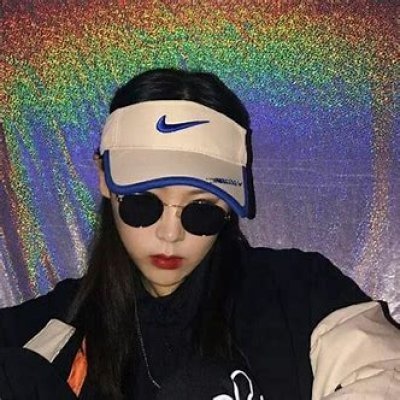 ����Ů��΢��ͷ��