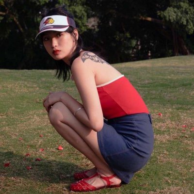 ����Ů��΢��ͷ��