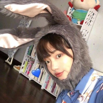 ����Ů��΢��ͷ��