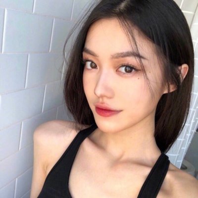 ����Ů��΢��ͷ��